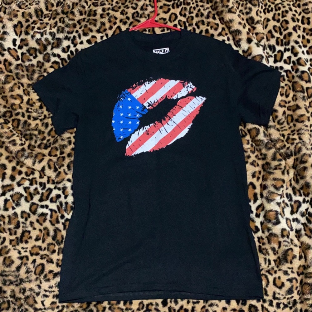 ❌⭕️❌⭕️red, white, & blue tee.
